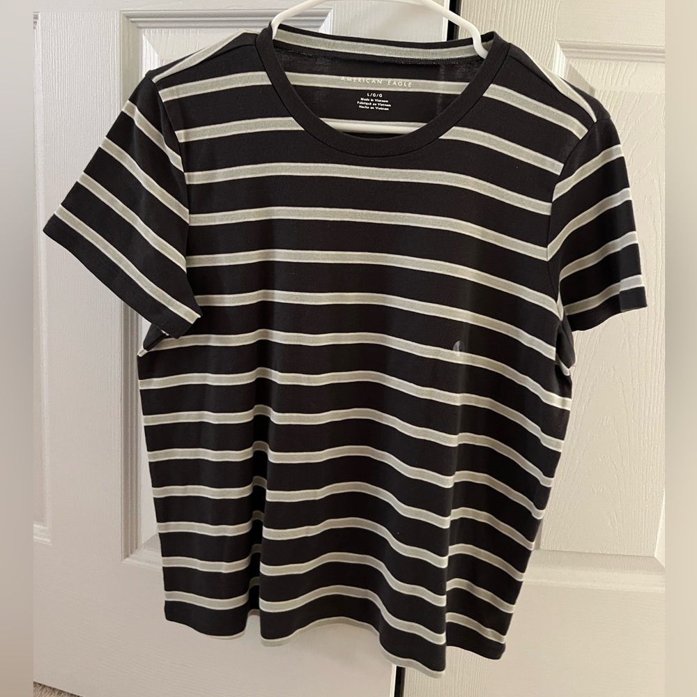 This is an American Eagle shirt, It has never been worn:)
